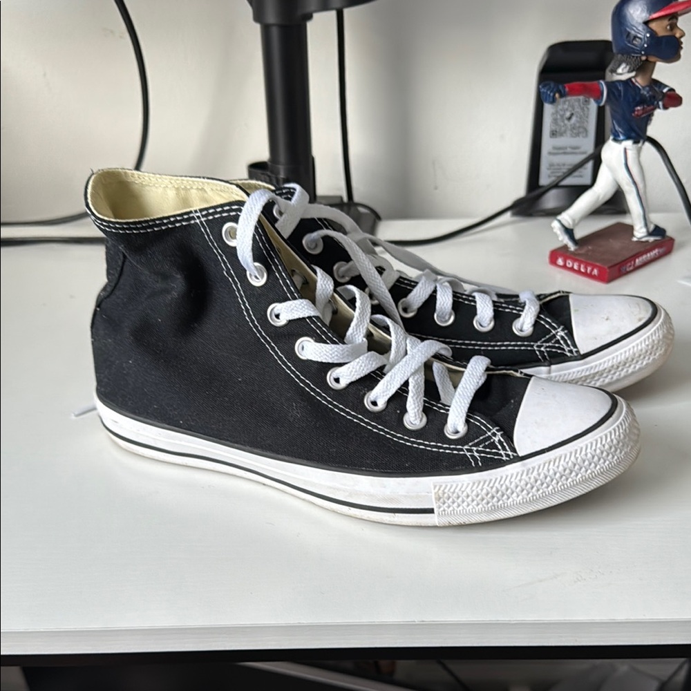 Converse Black and White chucks